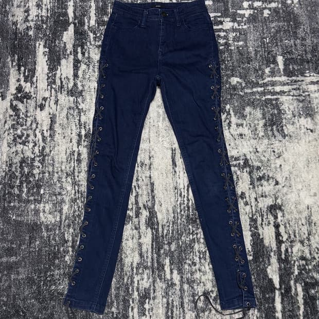 {EMODA} Side Lace-Up Skinny Jeans