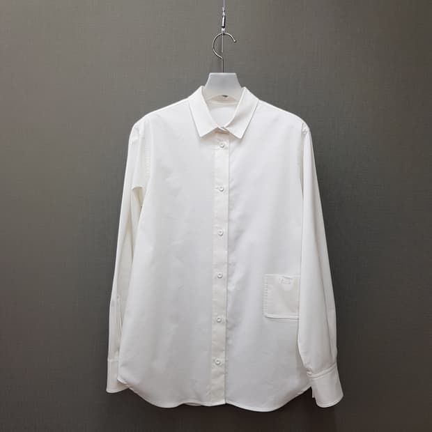 구호 2023 미니멀 화이트 셔츠 블라우스 S사이즈