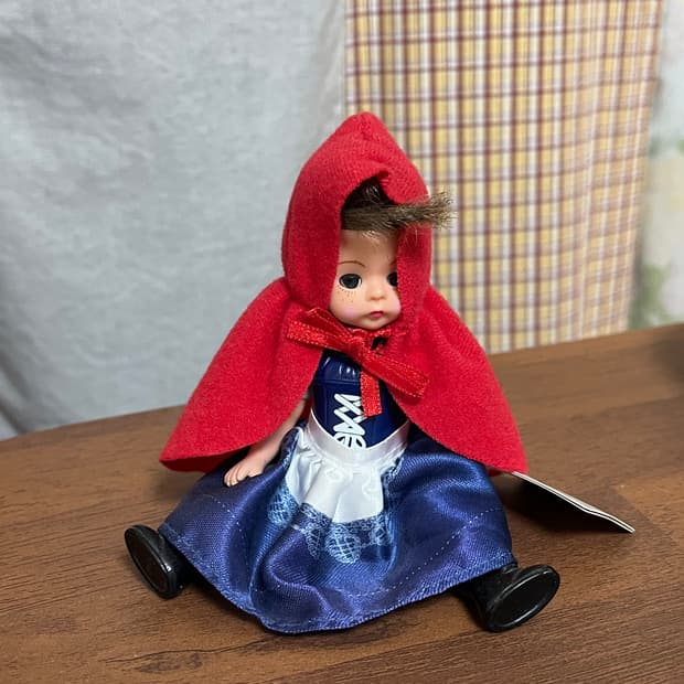 마담 알렉산더 빨간 망토 신형 맥마담 인형