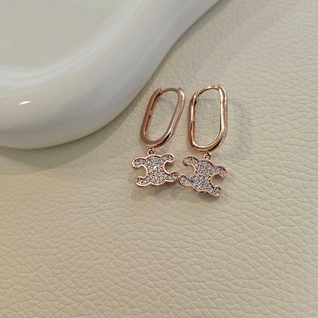 셀린느 라인스톤 트리옹프 원터치 귀걸이 로즈골드