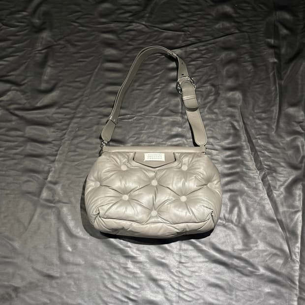 메종 마르지엘라 글램 슬램 미디움 레더 숄더백 그레이