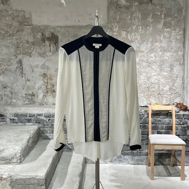 헬무트랭 아이보리 히든 버튼 배색 비스코스 블라우스