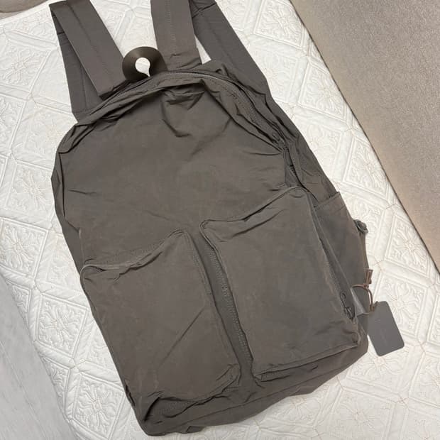 아미아칼바 백팩 그레이