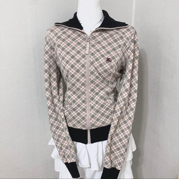 대대장 유일매물 버버리 블루라벨 딱붙핏 노바체크 집업 자켓