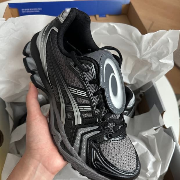 (새상품) 아식스 x 더뮤지엄비지터 젤카야노14 스니커즈 운동화