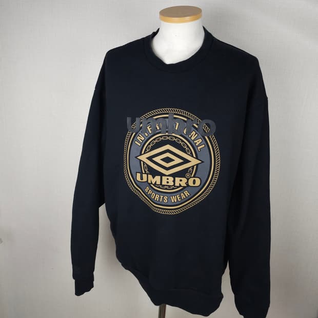 엄브로 맨투맨 남자110사이즈 