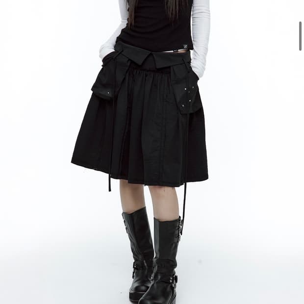 러프넥 아웃포켓플리츠 스커트 블랙 M