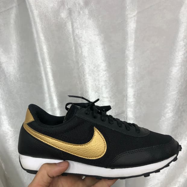 나이키 데이브레이크 메탈릭골드 스니커즈 사이즈235 
