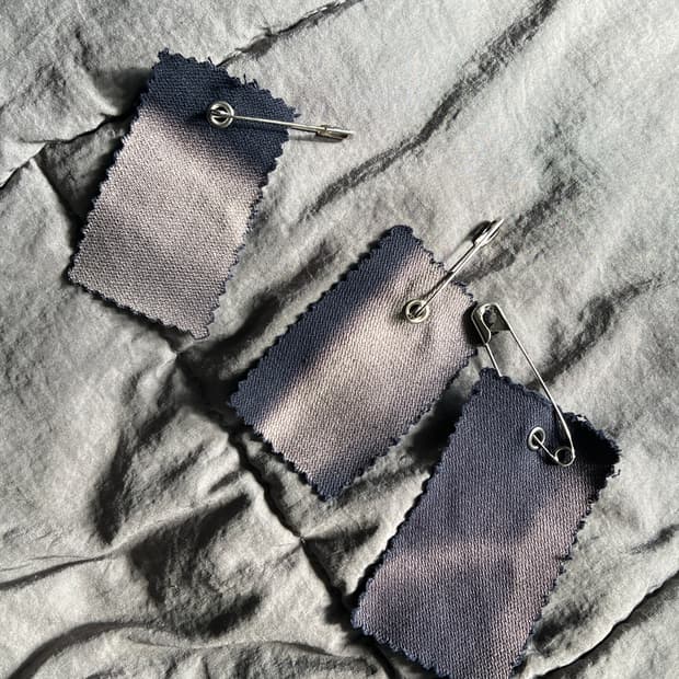 지용킴 스와치 브로치