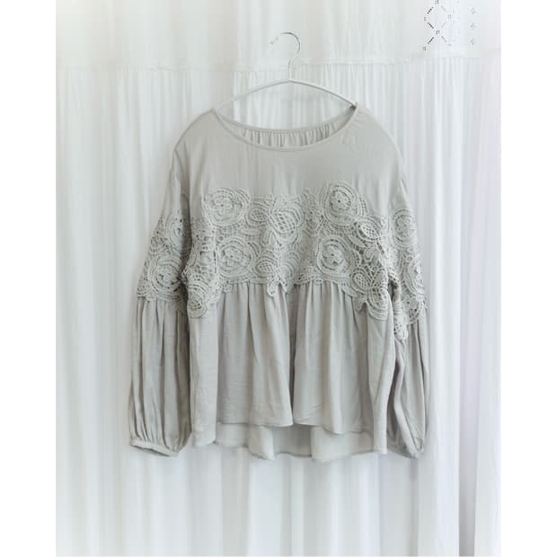 Flower light grey blouse