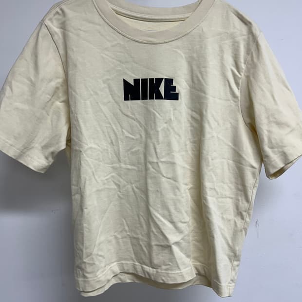 나이키 반팔 티셔츠 M 사이즈