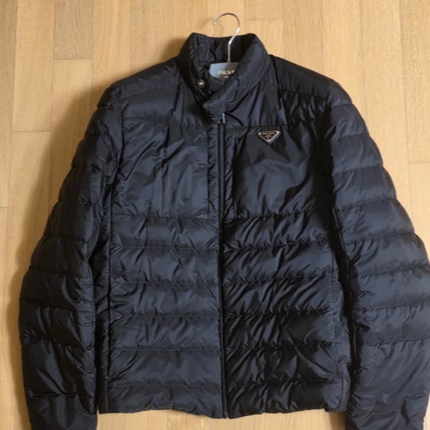 [새상품급 / 50 ] 프라다 리나일론 삼각로고 다운 숏 패딩 자켓 블랙