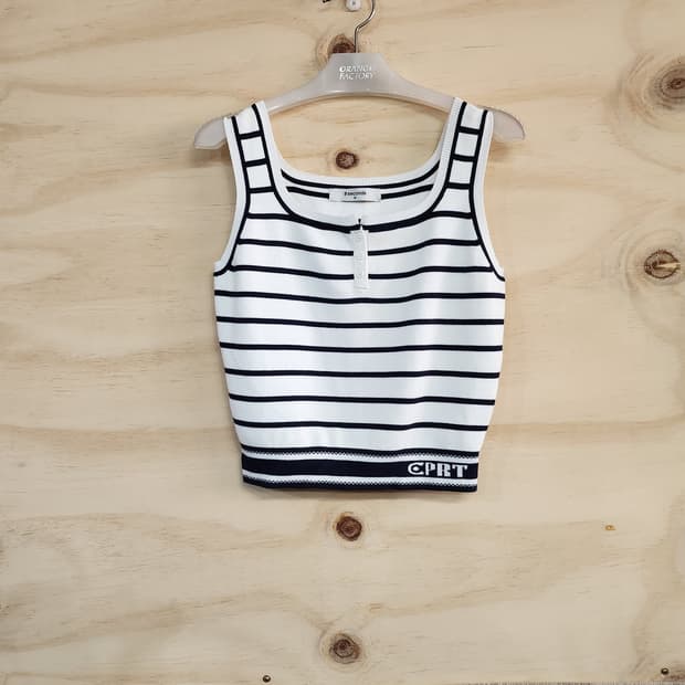 540) 에잇세컨즈 스트라이프 민소매 니트