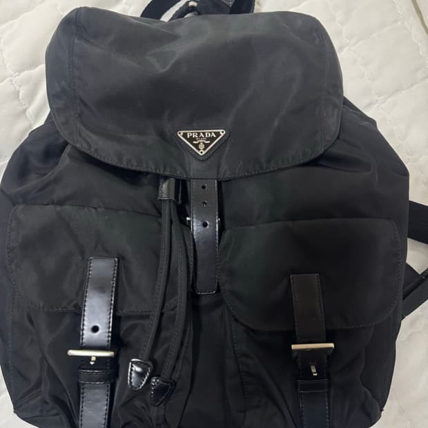 프라다 나일론백팩 M사이즈