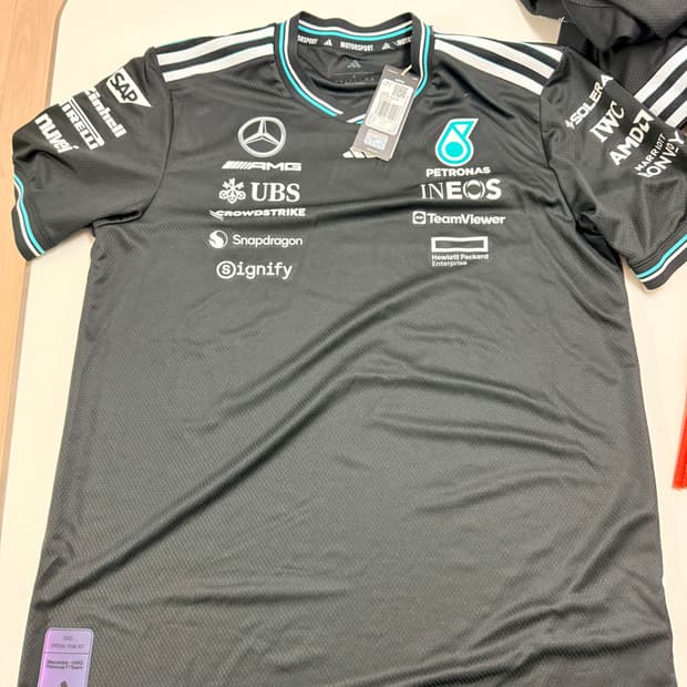 메르세데스 AMG X 아디다스 포뮬러 원 어센틱 드라이버 저지