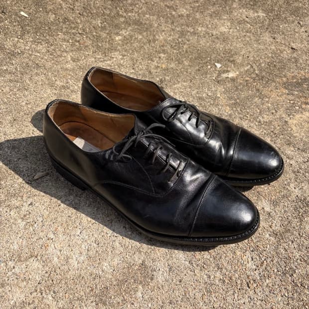 270) Ermenegildo Zegna 블랙 레더 캡토 드레스 슈즈