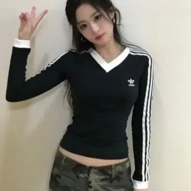 아디다스 브이넥 롱슬리브 티셔츠 블랙 s