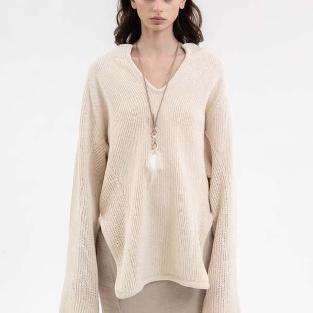 Hyeinseo oversized knit with Necklace 