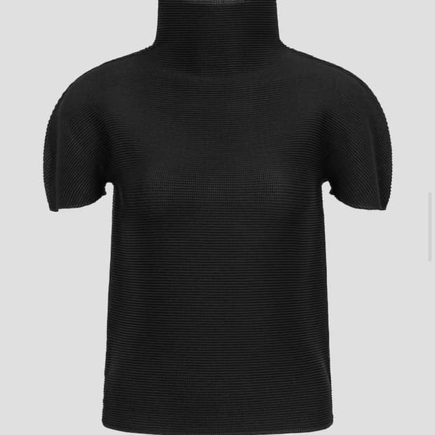 me ISSEY MIYAKE (이세이미야케 미) Stretch Pleat