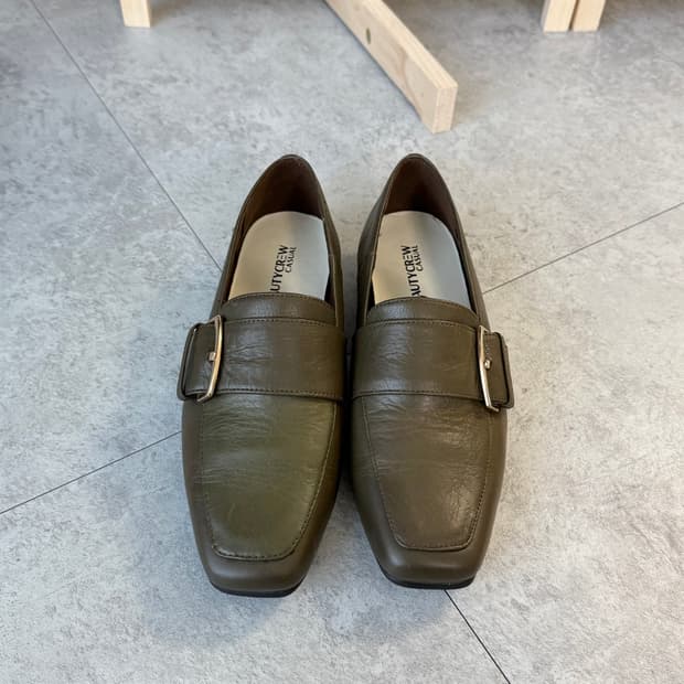 BeautyCrew casual 카키 스퀘어토 버클 로퍼