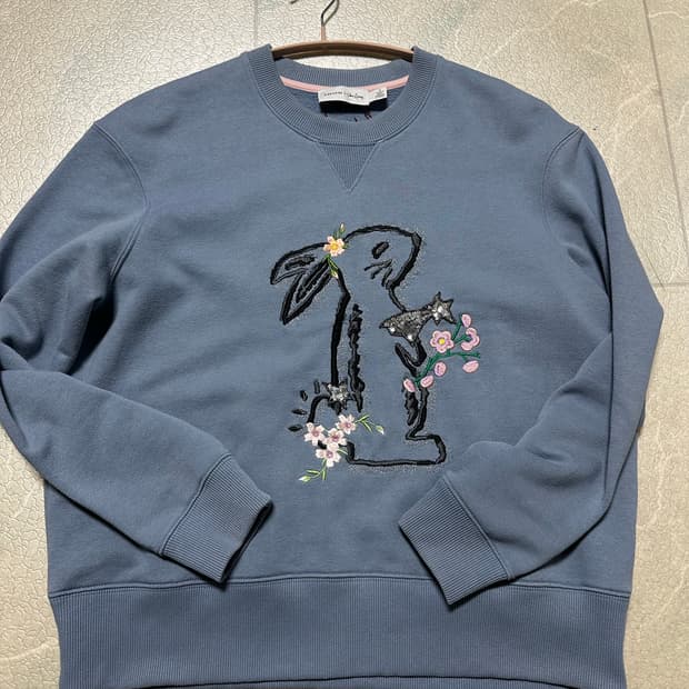 코치 셀레나고메즈 콜라보 맨투맨