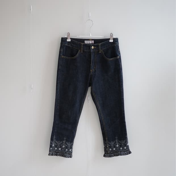 Denim flower capri pants