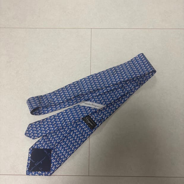 정품 페라가모 넥타이 새상품 폭 7cm
