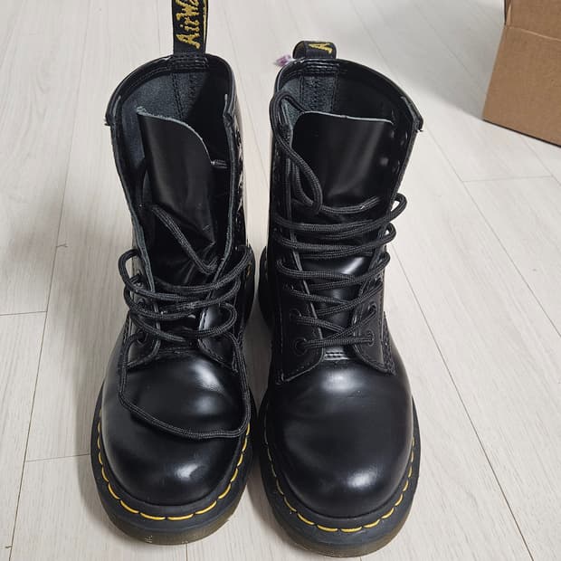 닥터마틴 1460 UK4 시그니처 스무스 블랙