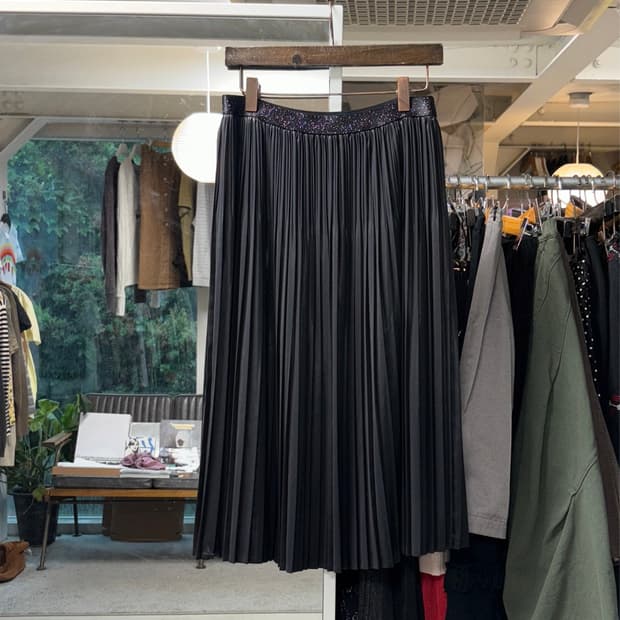 Gabardine k.t 플리츠 스커트