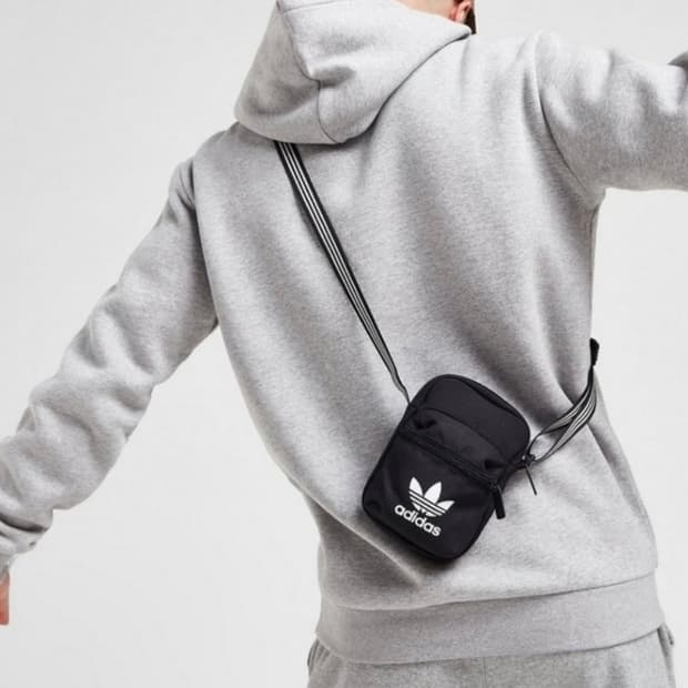 아디다스 오리지널 클래식 로고 미니 포켓 크로스 백 가방 블랙
