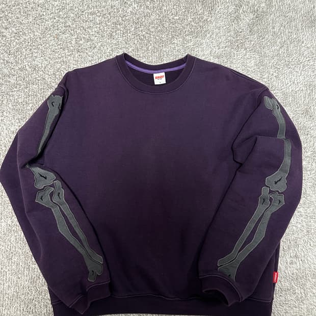 블랙아웃 본 맨투맨 사이즈 S