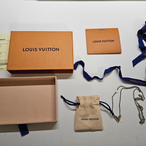 루이비통 에센셜 v 팔라듐 서플 목걸이 정품