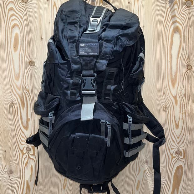 오클리 텍티컬 필드기어 백팩 