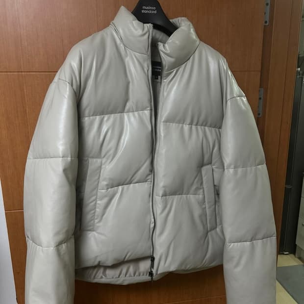 [2XL/1회착] 무탠다드 신세틱 레더 푸퍼 숏 패딩 재킷 [라이트 베이