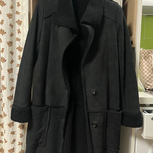 블랙 무스탕 코트