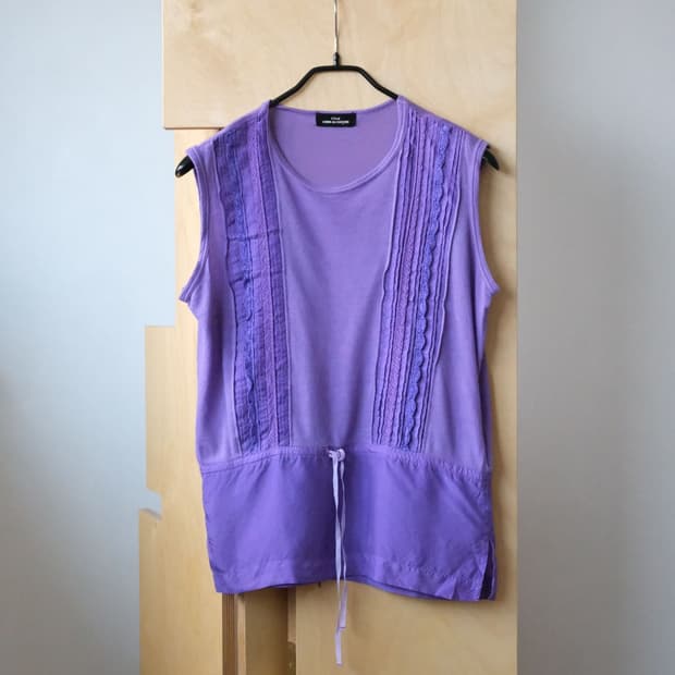  2005 Ruffle Docking Sleeveless Top