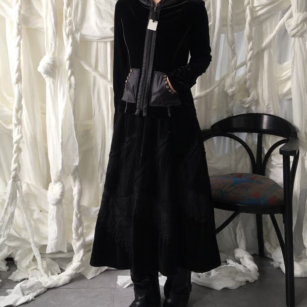 Glossy layer velvet hood zip up