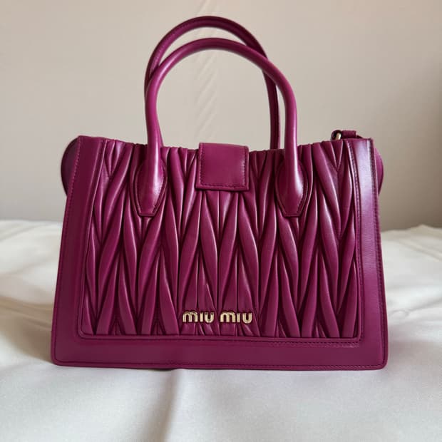 미우미우 마틀라쎄 나파 레더 토트백