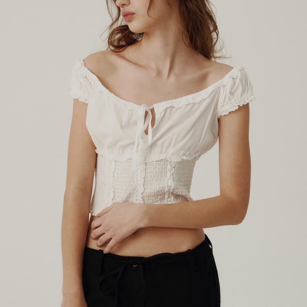 더바넷 Petunia Smocked Blouse_White