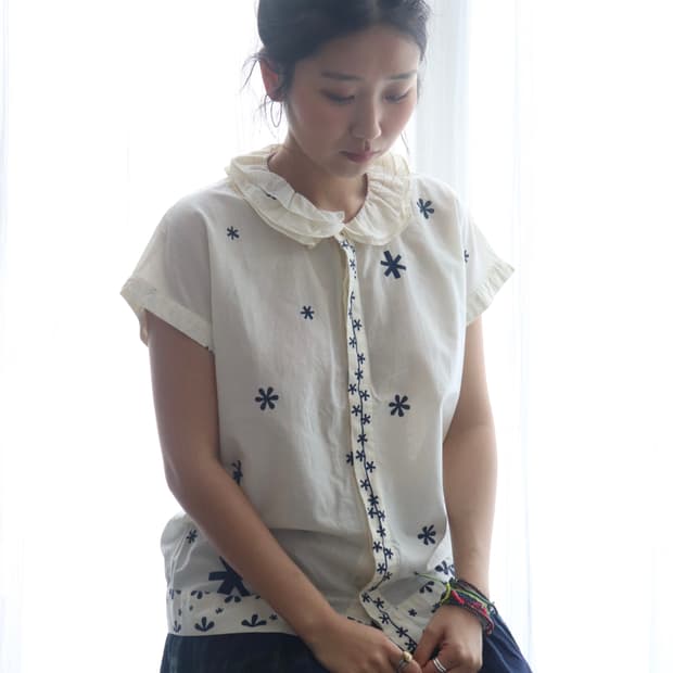 [Beams Boy] Floral Frill Collar Blouse