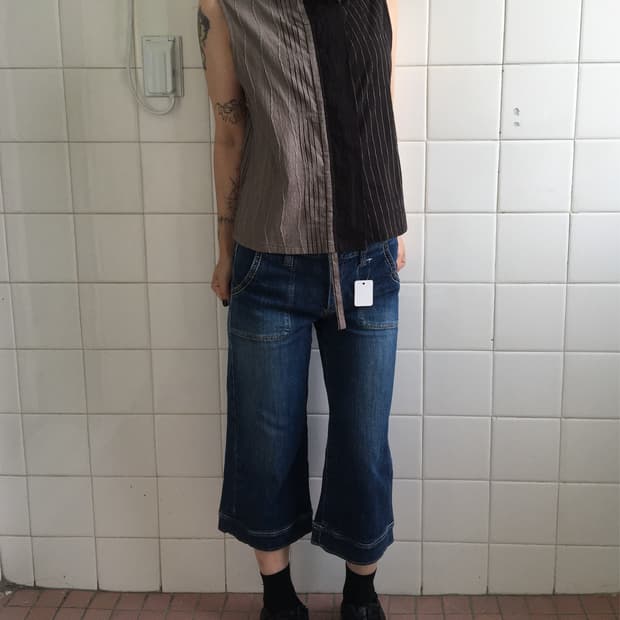 Stripe pattern high neck vest
