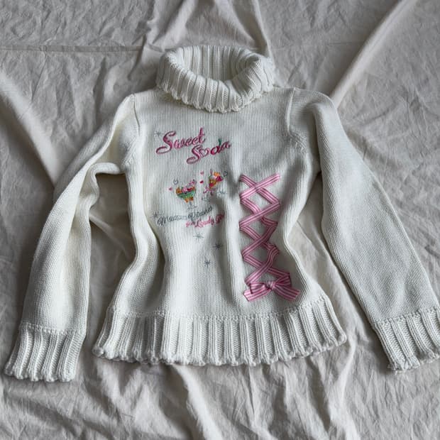 메조피아노 크림 아이보리 로걀 갸루 러블리 목폴라 딱붙 니트