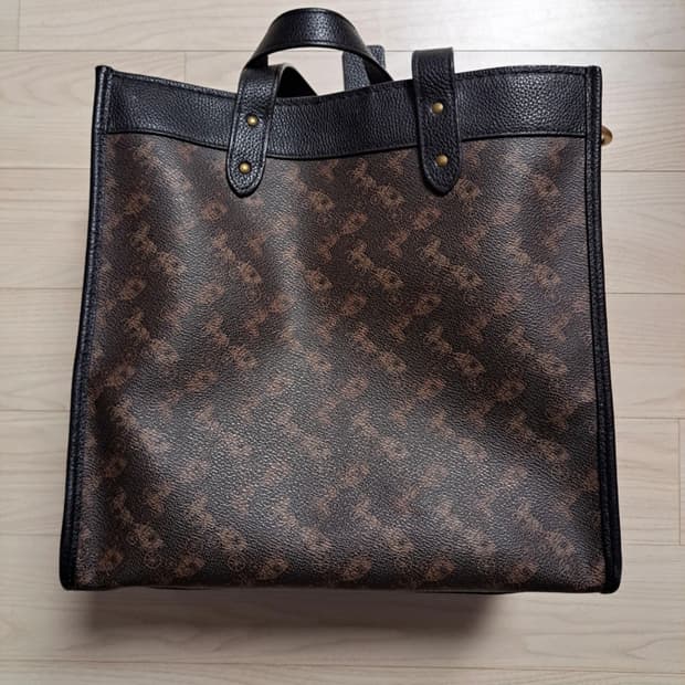 코치 호스 앤 캐리지 프린트 토트백