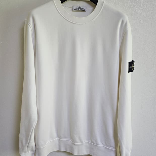 스톤아일랜드 화이트 맨투맨 티셔츠