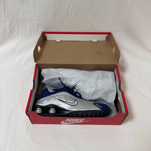 나이키 샥스 R4 네이비/실버 250mm