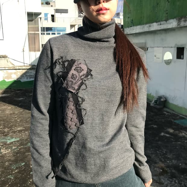 그레이 패치 목티셔츠 