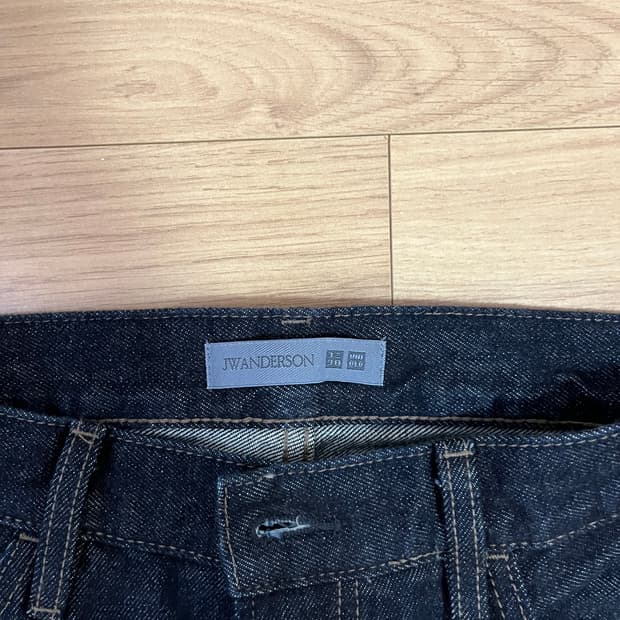 유니클로 JW앤더슨 셀비지 스트레이트 진 31