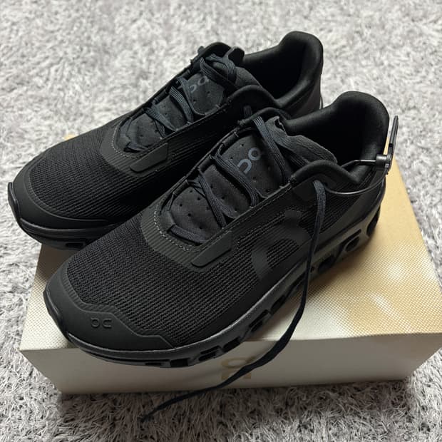 온러닝 클라우드몬스터 블랙 240 새상품 