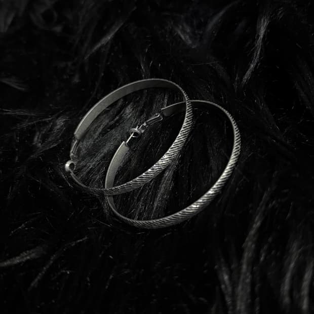 silver detail earring