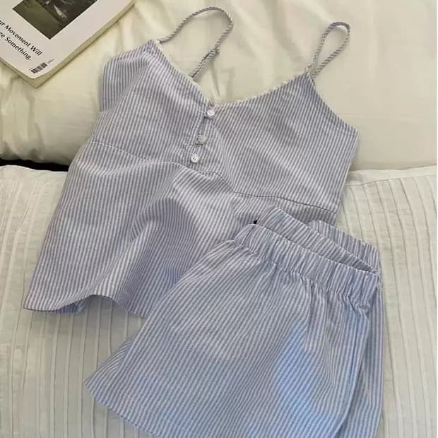 에이블리에서 많이 판매되는 인기 잠옷입니다(하자상품)